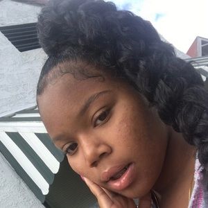 Meet your Posher, Kaela